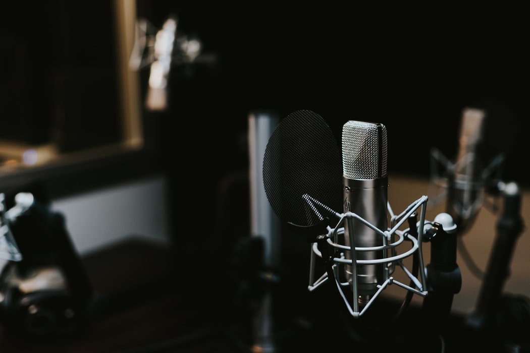 Podcasts to listen to while driving, Photo by Jonathan Velasquez
